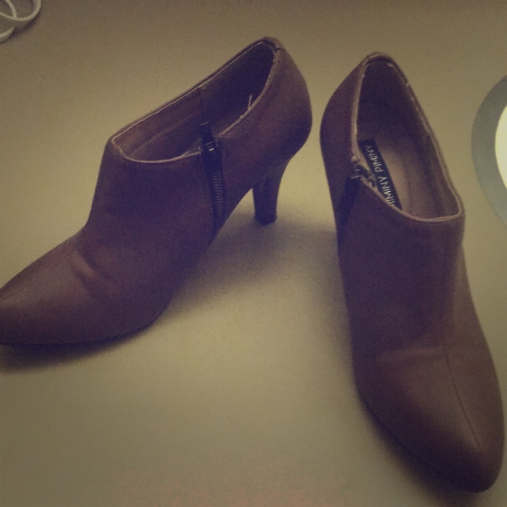 Practically new Miminy Piminy shoe.